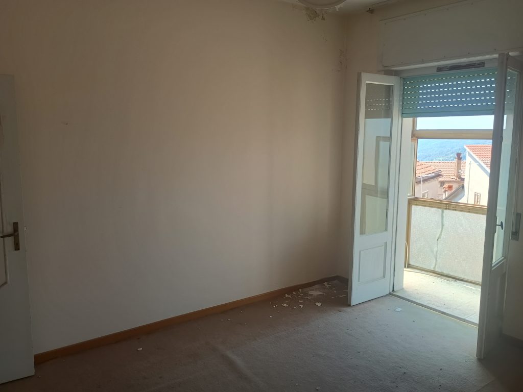Detached house with garage in the urban centre (piazza Umberto I°, 16)