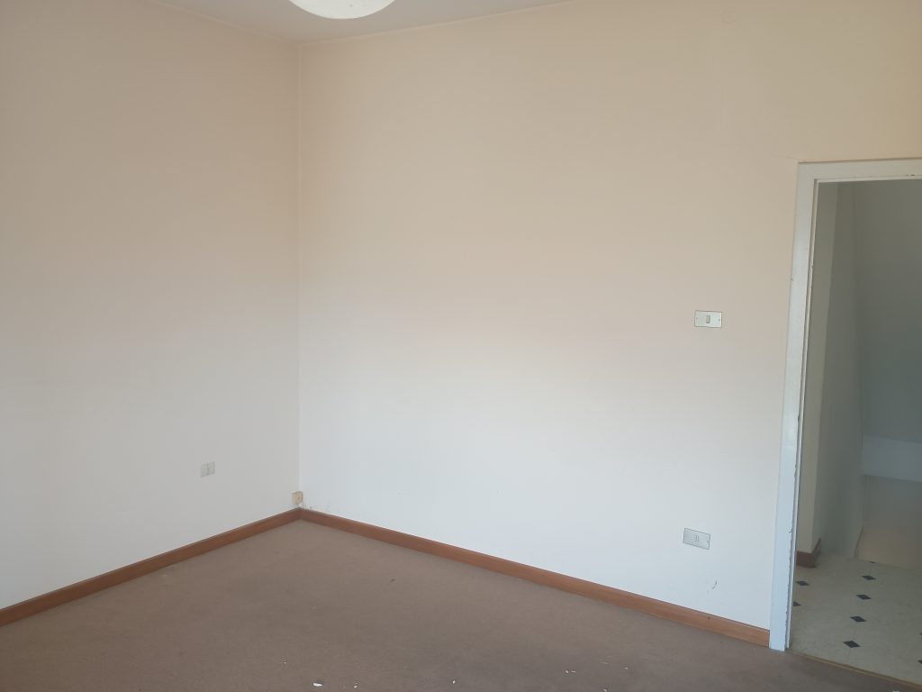Detached house with garage in the urban centre (piazza Umberto I°, 16)