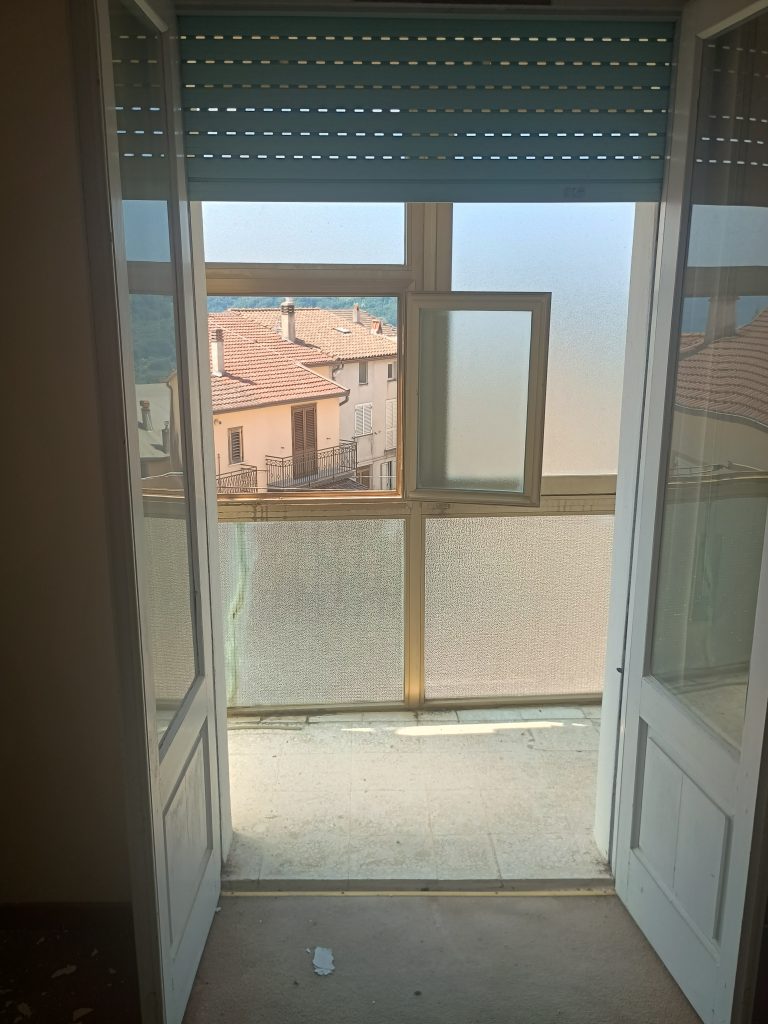 Detached house with garage in the urban centre (piazza Umberto I°, 16)