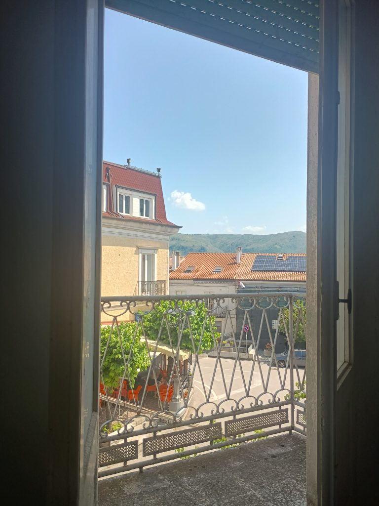 Detached house with garage in the urban centre (piazza Umberto I°, 16)