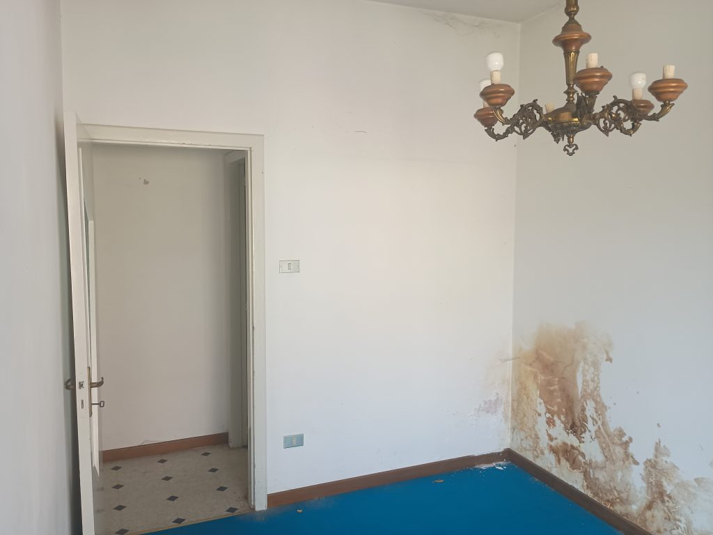 Detached house with garage in the urban centre (piazza Umberto I°, 16)