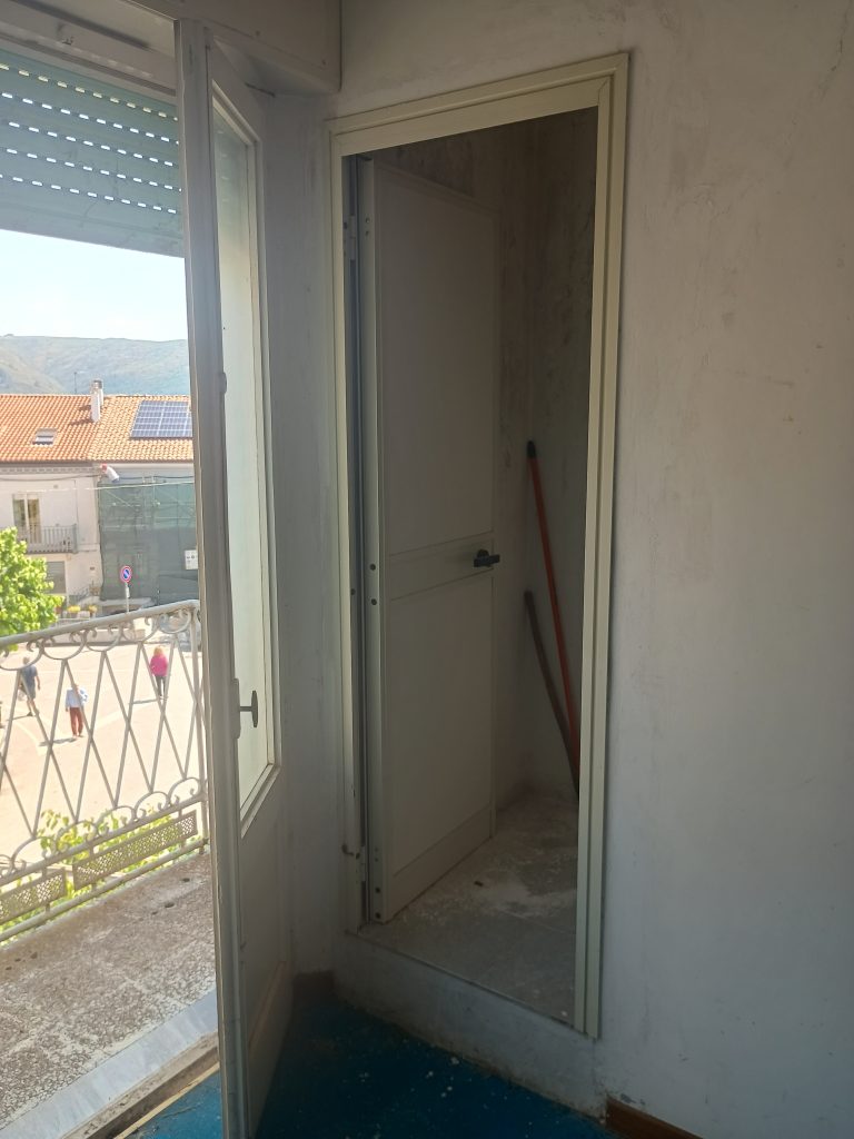 Detached house with garage in the urban centre (piazza Umberto I°, 16)