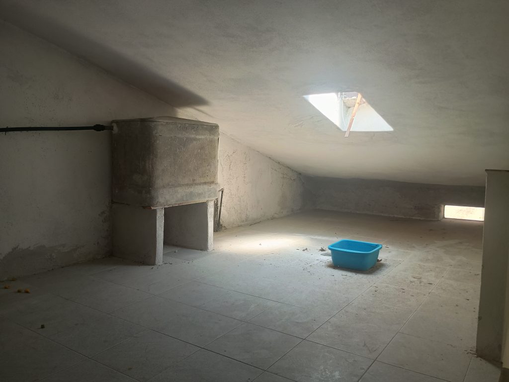 Detached house with garage in the urban centre (piazza Umberto I°, 16)