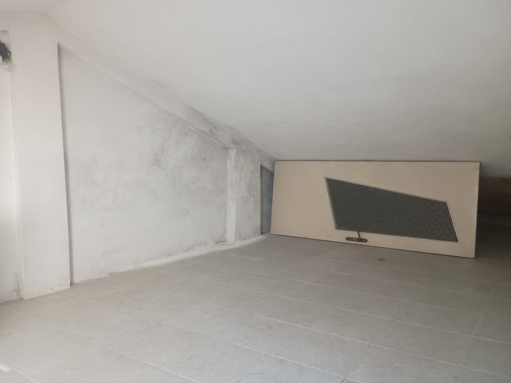 Detached house with garage in the urban centre (piazza Umberto I°, 16)