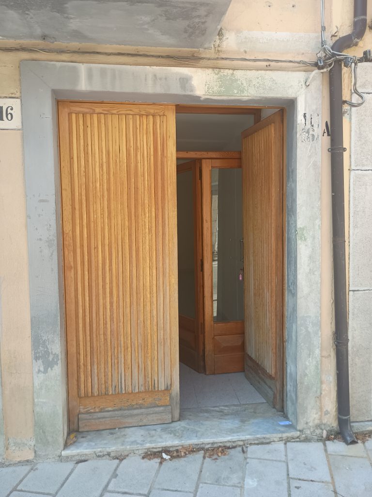Detached house with garage in the urban centre (piazza Umberto I°, 16)