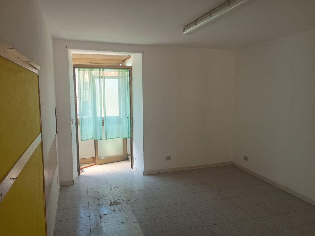 Detached house with garage in the urban centre (piazza Umberto I°, 16)