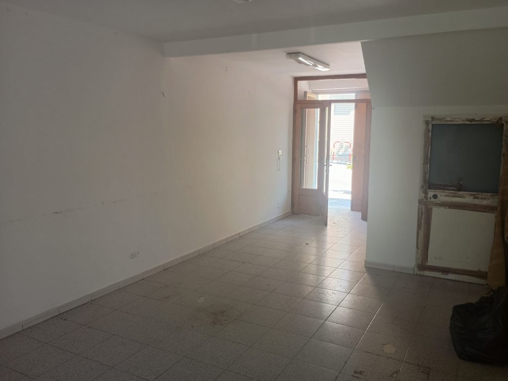 Detached house with garage in the urban centre (piazza Umberto I°, 16)