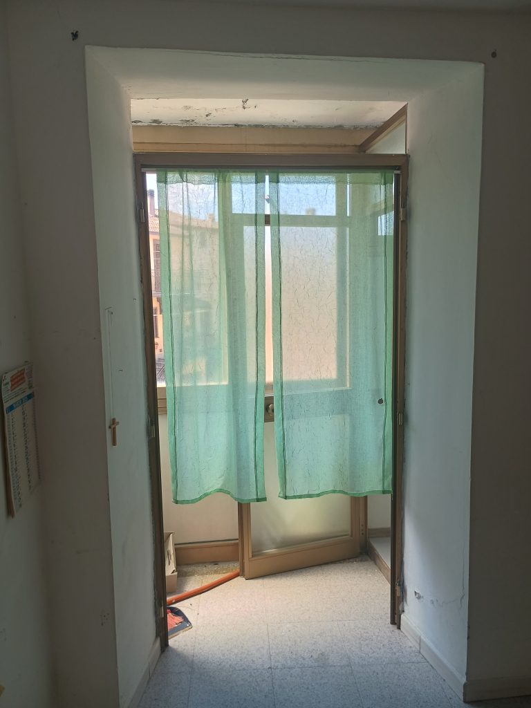 Detached house with garage in the urban centre (piazza Umberto I°, 16)