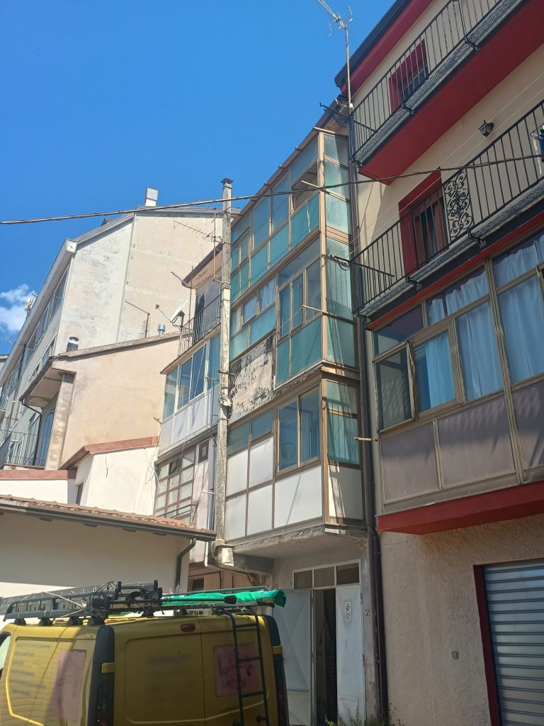 Detached house with garage in the urban centre (piazza Umberto I°, 16)