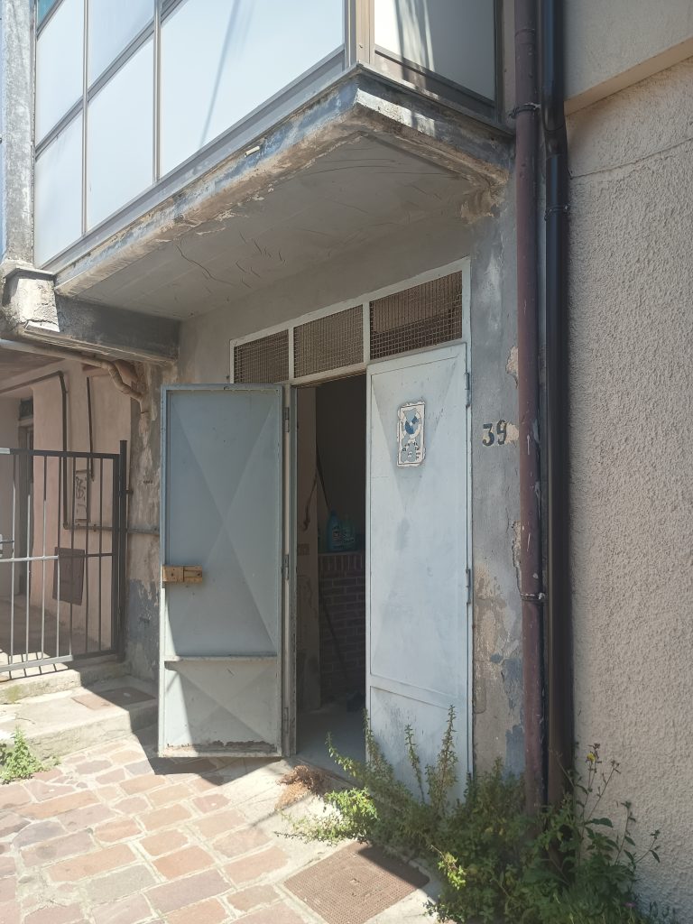 Detached house with garage in the urban centre (piazza Umberto I°, 16)