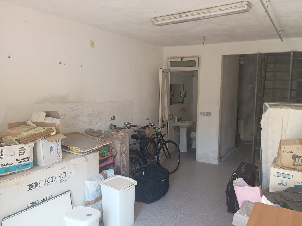 Detached house with garage in the urban centre (piazza Umberto I°, 16)