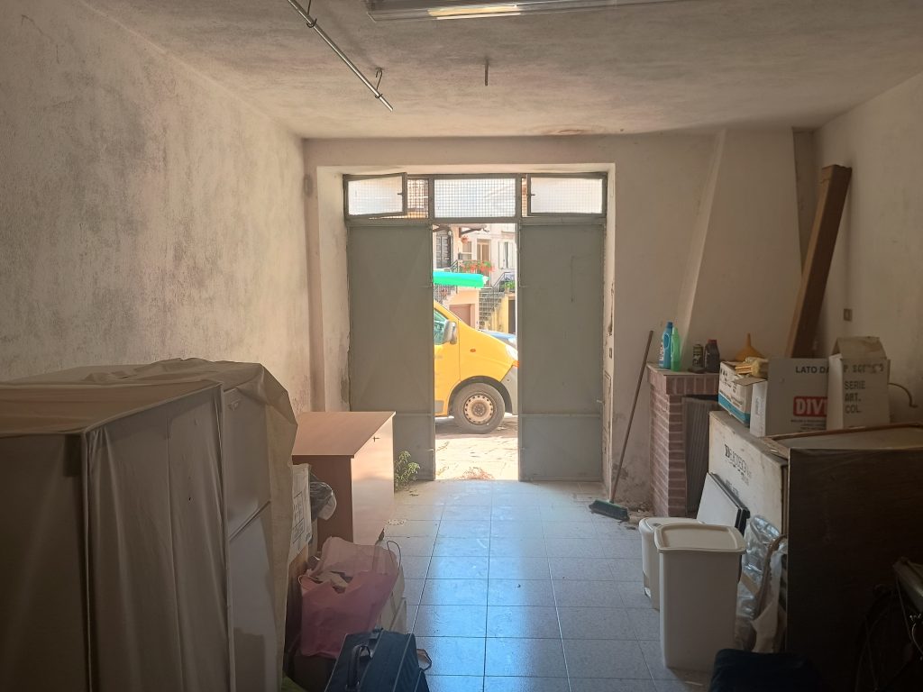 Detached house with garage in the urban centre (piazza Umberto I°, 16)