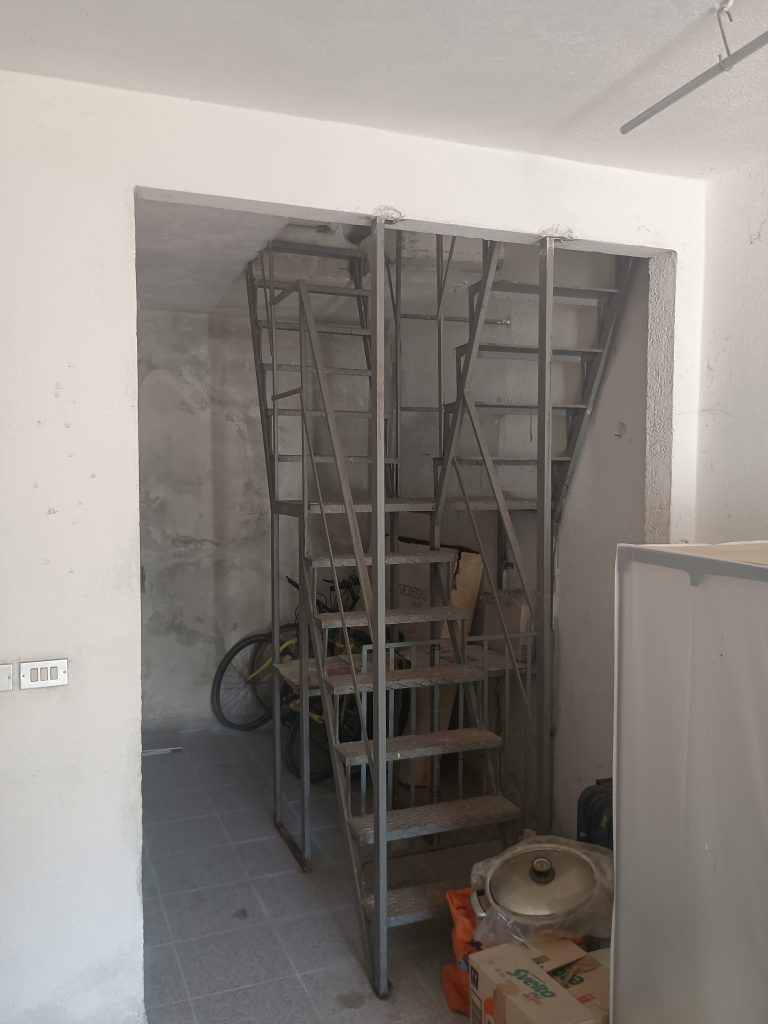 Detached house with garage in the urban centre (piazza Umberto I°, 16)
