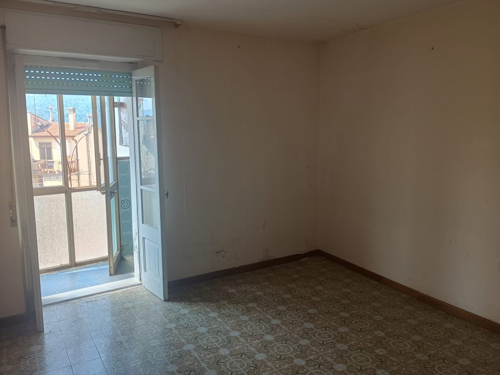 Detached house with garage in the urban centre (piazza Umberto I°, 16)