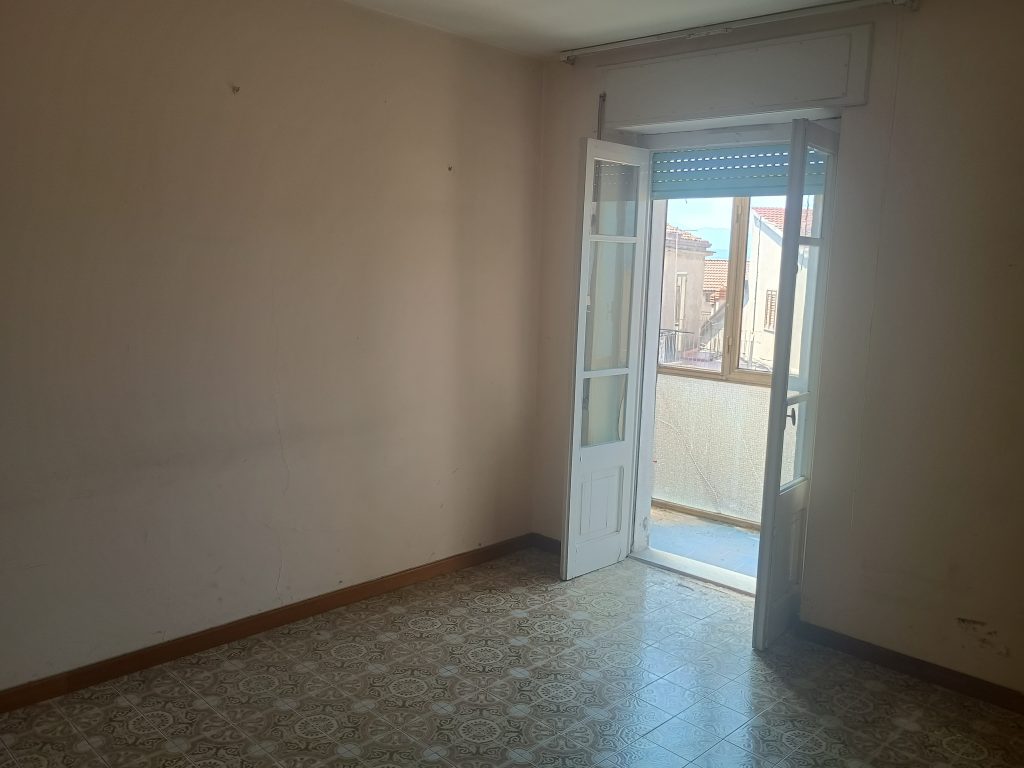 Detached house with garage in the urban centre (piazza Umberto I°, 16)