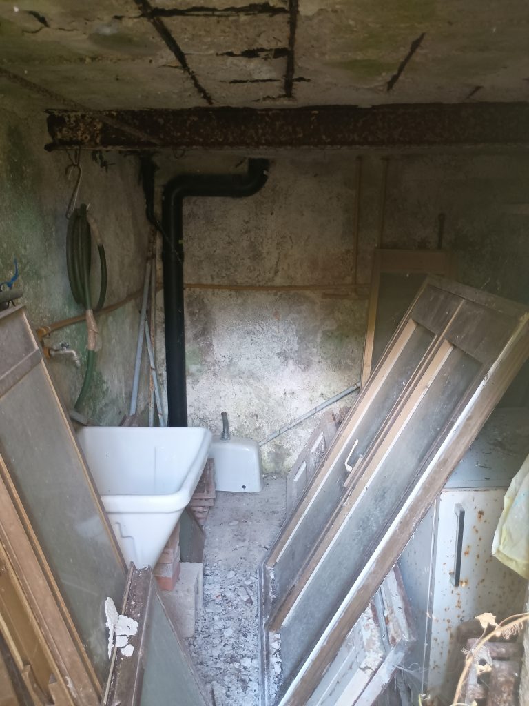 Detached house with land in the thermal area (via Santa Croce, 6)