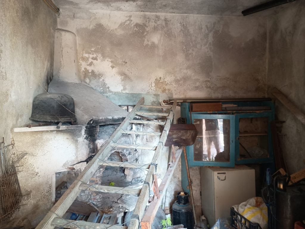 Detached house with land in the thermal area (via Santa Croce, 6)