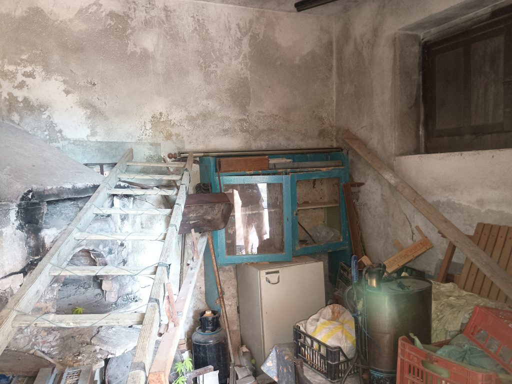 Detached house with land in the thermal area (via Santa Croce, 6)