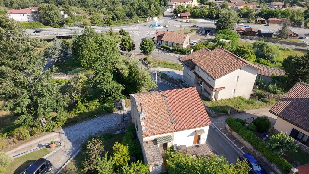 Detached house with land in the thermal area (via Santa Croce, 6)