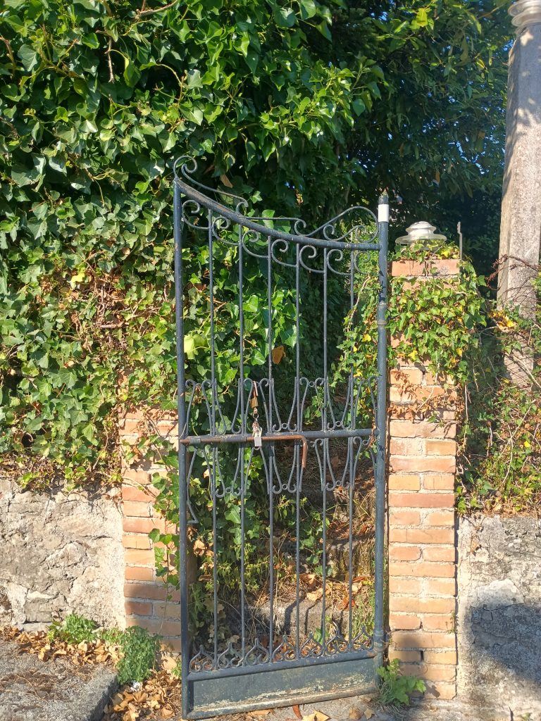 Detached house with land in the thermal area (via Santa Croce, 6)