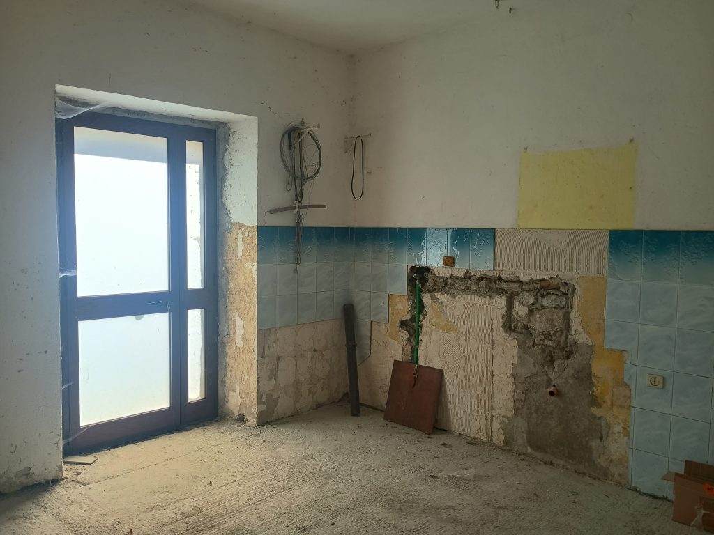 Casa indipendente con locale deposito e tettoia (c.da Iannazzo, 41)