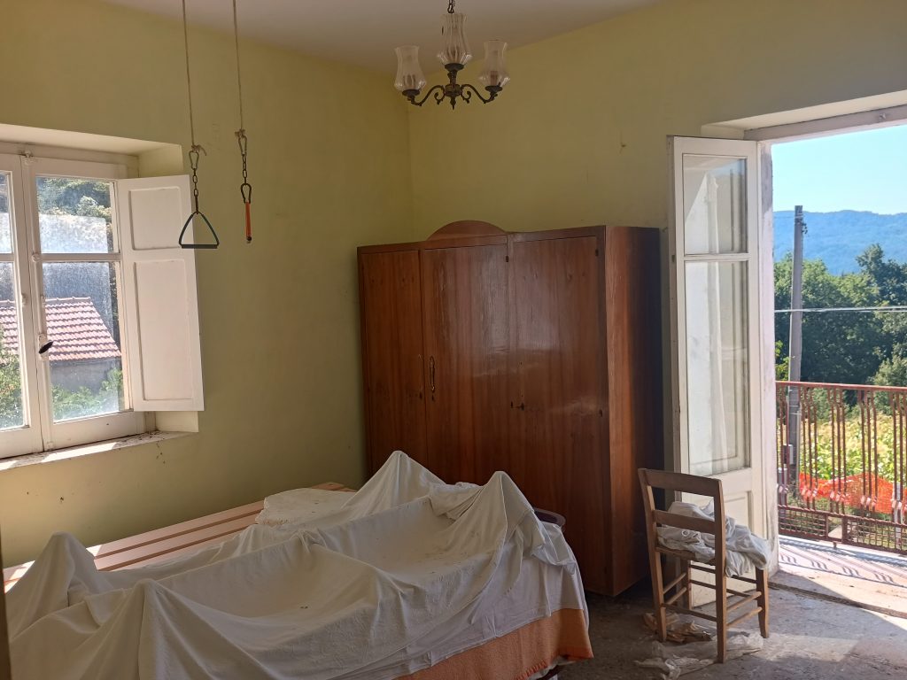 Casa indipendente con locale deposito e tettoia (c.da Iannazzo, 41)