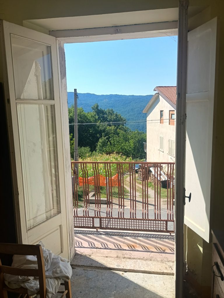 Casa indipendente con locale deposito e tettoia (c.da Iannazzo, 41)