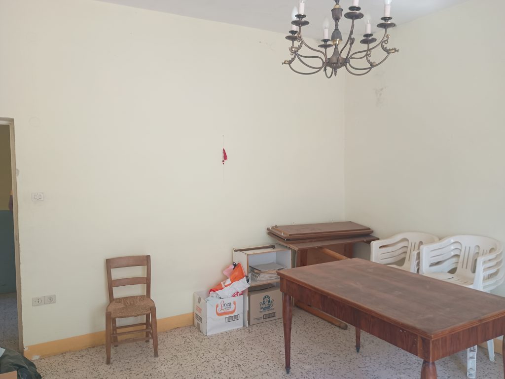 Casa indipendente con locale deposito e tettoia (c.da Iannazzo, 41)