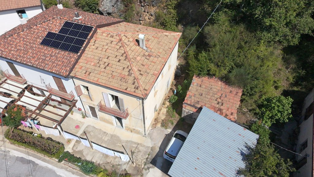 Casa indipendente con locale deposito e tettoia (c.da Iannazzo, 41)