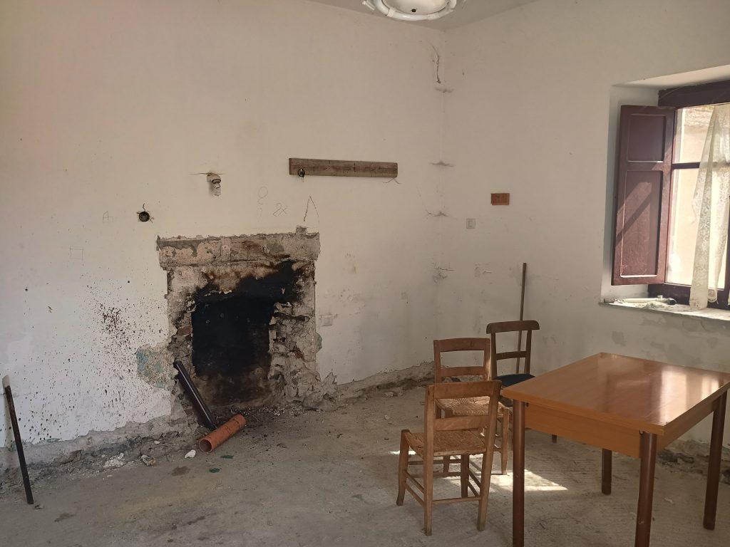 Casa indipendente con locale deposito e tettoia (c.da Iannazzo, 41)