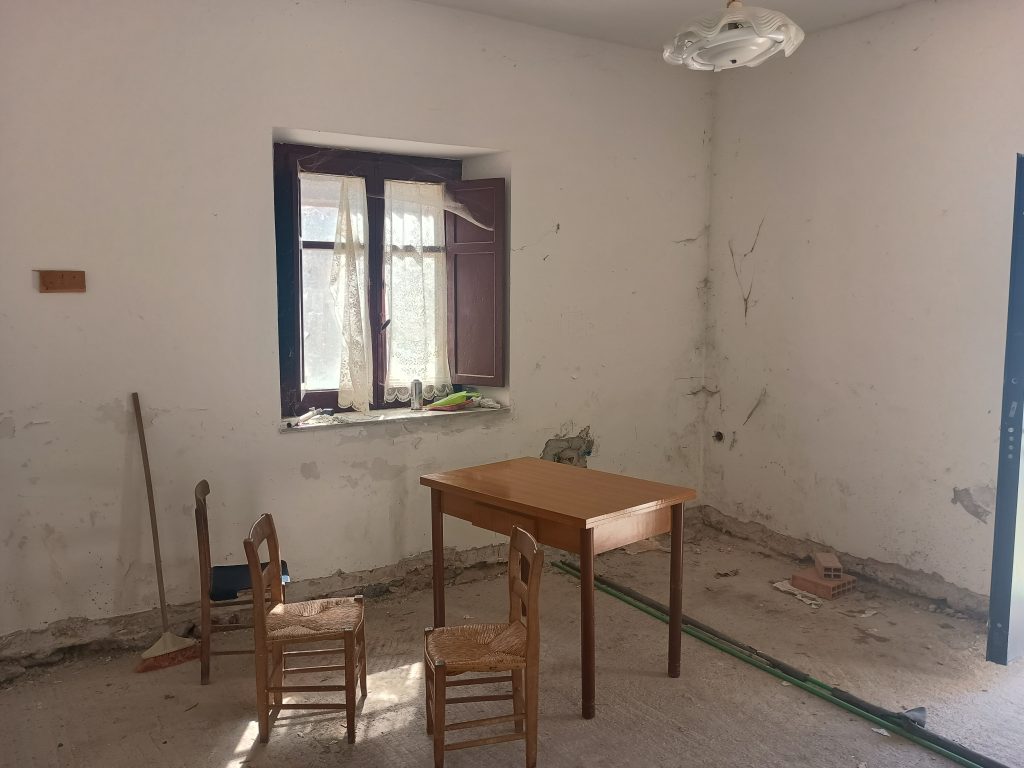 Casa indipendente con locale deposito e tettoia (c.da Iannazzo, 41)