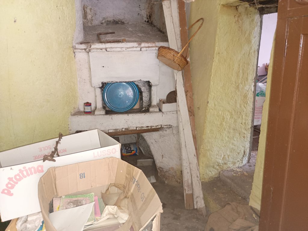 Detached house in the historic center (via Bixio, 13)