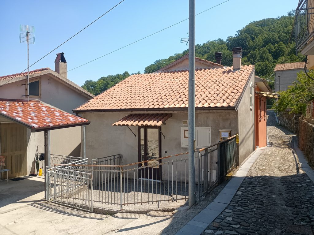 Casa indipendente nella frazione Cerri (c.da Cerri, snc)