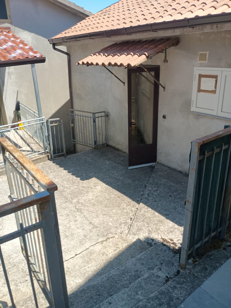 Casa indipendente nella frazione Cerri (c.da Cerri, snc)