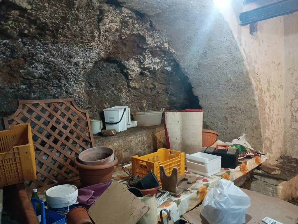 Casa indipendente nel centro storico (via Dante, 61)