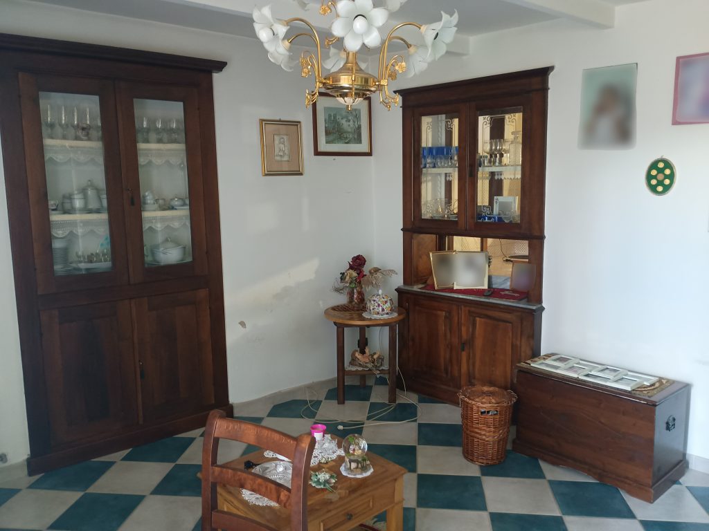 Casa indipendente nel centro storico (via Dante, 61)