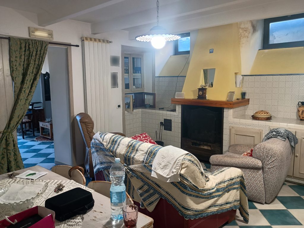 Casa indipendente nel centro storico (via Dante, 61)