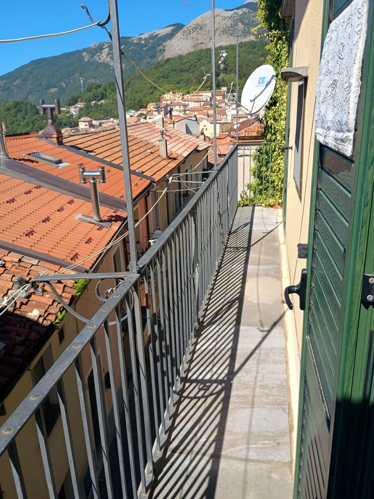 Casa indipendente nel centro storico (via Dante, 61)