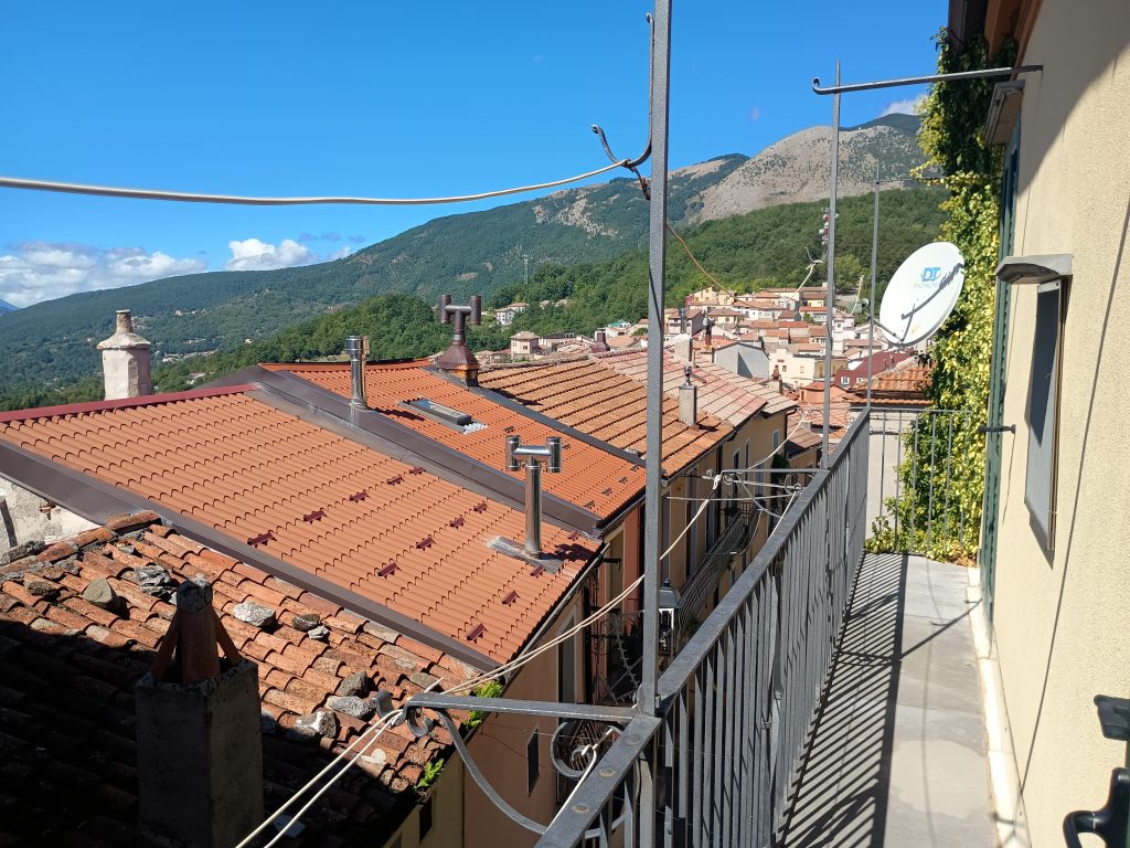 Casa indipendente nel centro storico (via Dante, 61)