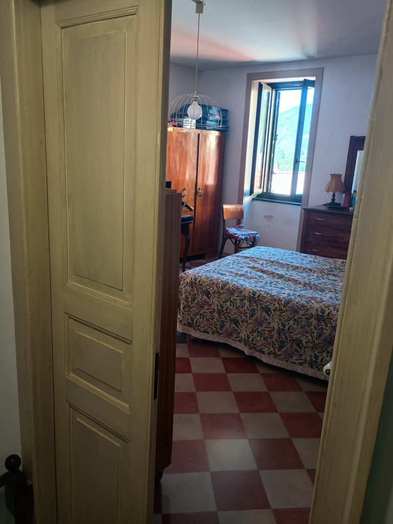 Casa indipendente nel centro storico (via Dante, 61)