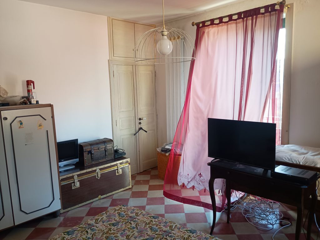 Casa indipendente nel centro storico (via Dante, 61)