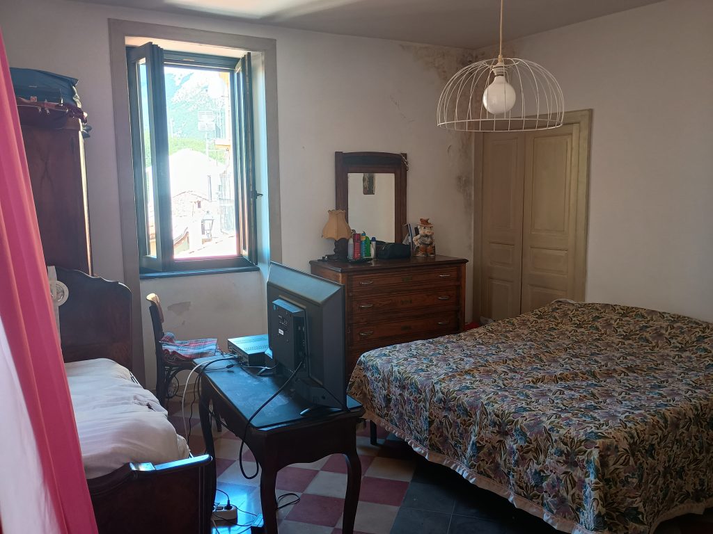 Casa indipendente nel centro storico (via Dante, 61)