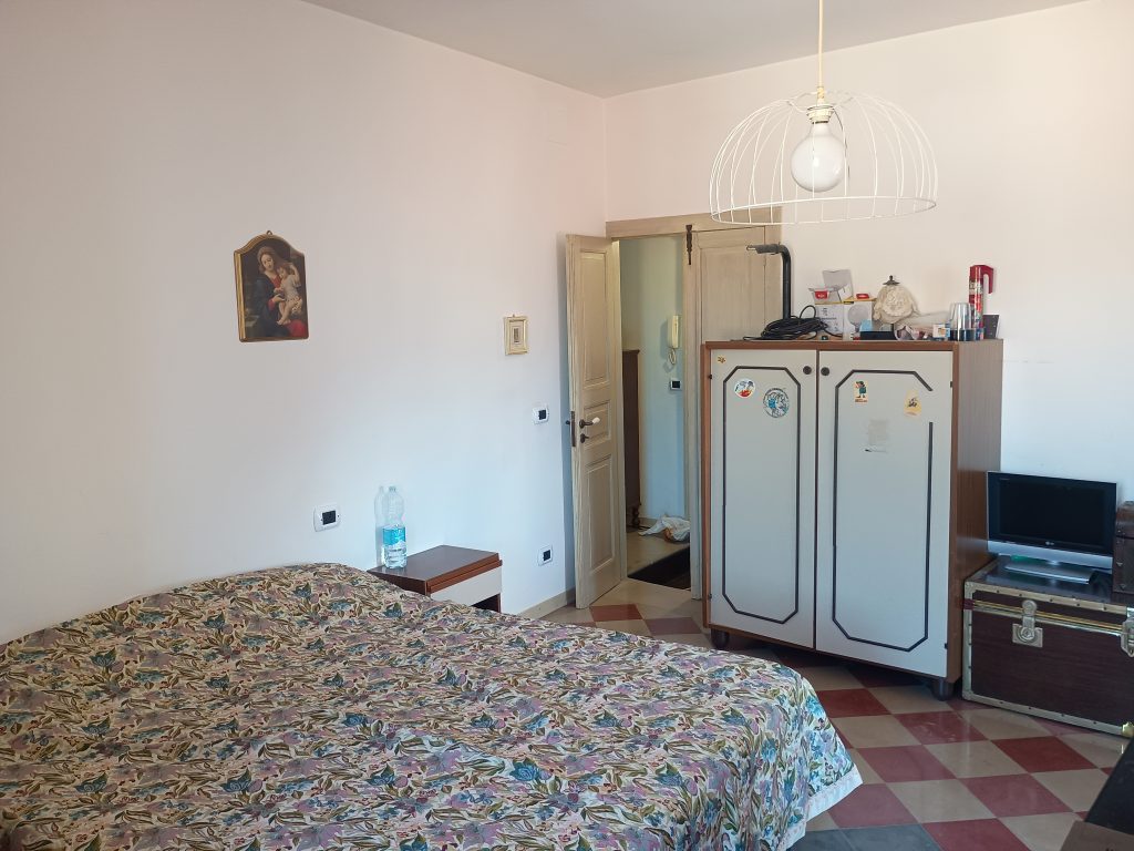 Casa indipendente nel centro storico (via Dante, 61)