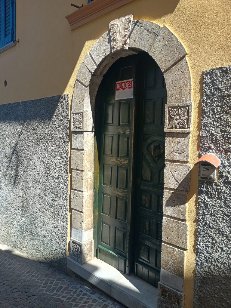 Casa indipendente nel centro storico (via Dante, 61)