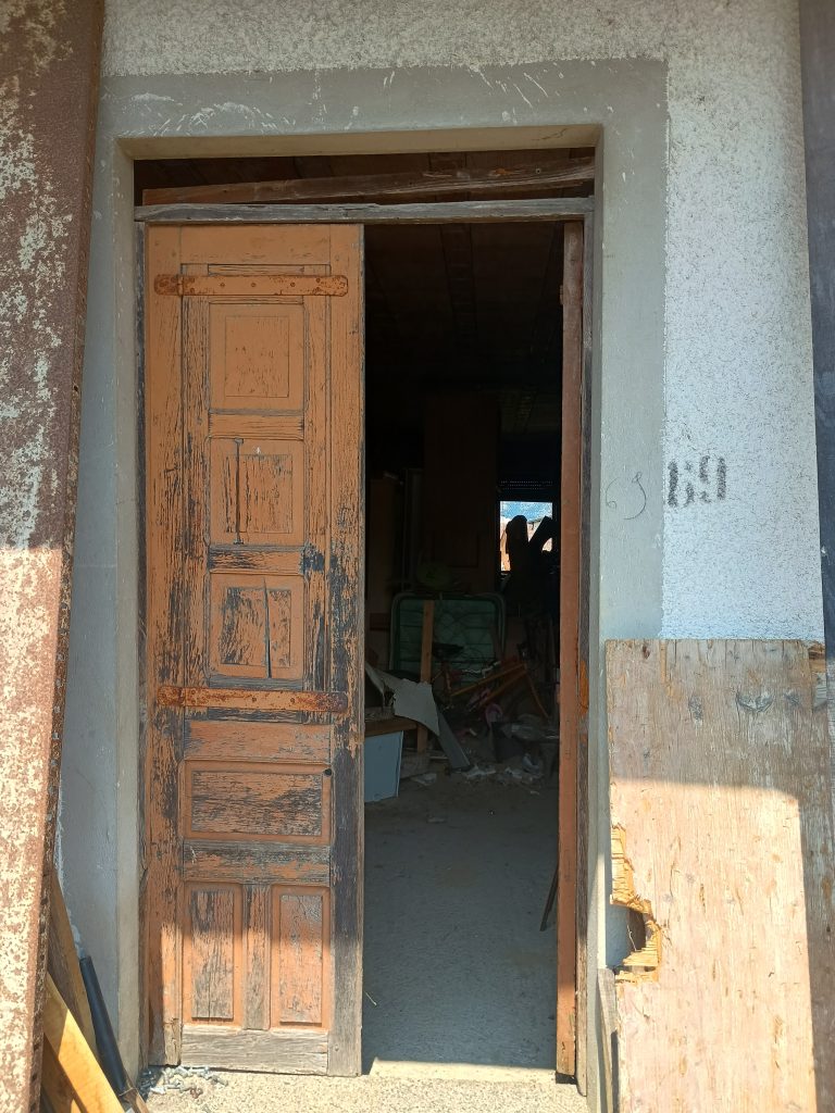 Casa indipendente con terreno (c.da Preti, 69)