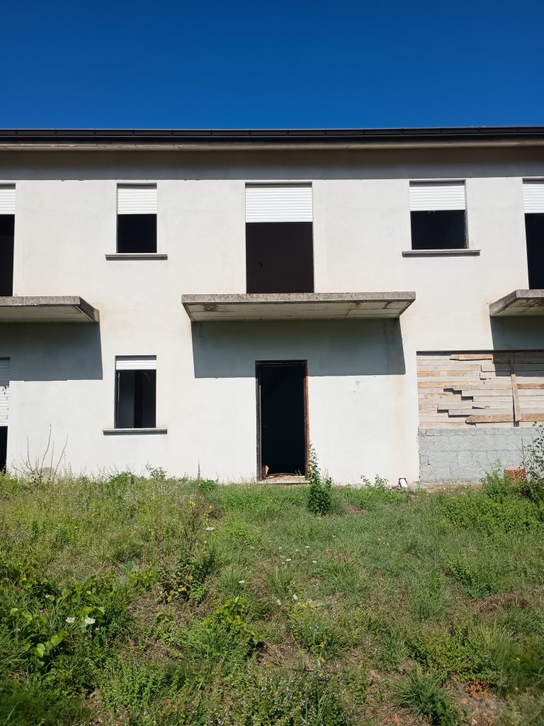 Villa with land and panoramic view (c.da Cerri, 29)