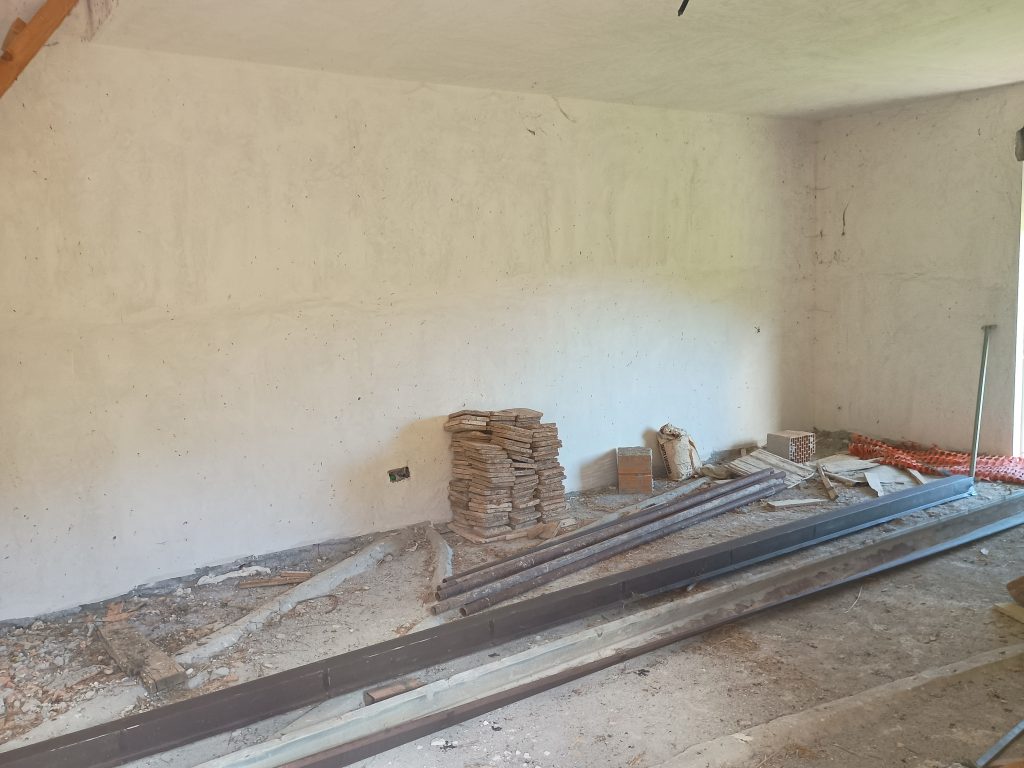 Villa with land and panoramic view (c.da Cerri, 29)