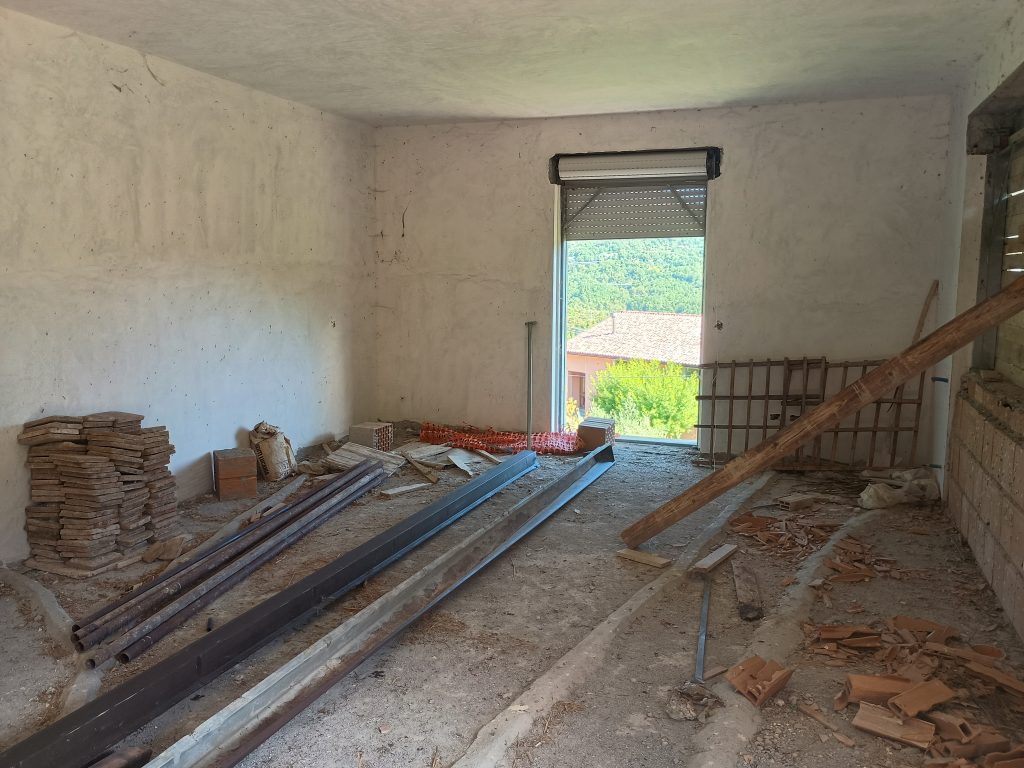 Villa with land and panoramic view (c.da Cerri, 29)