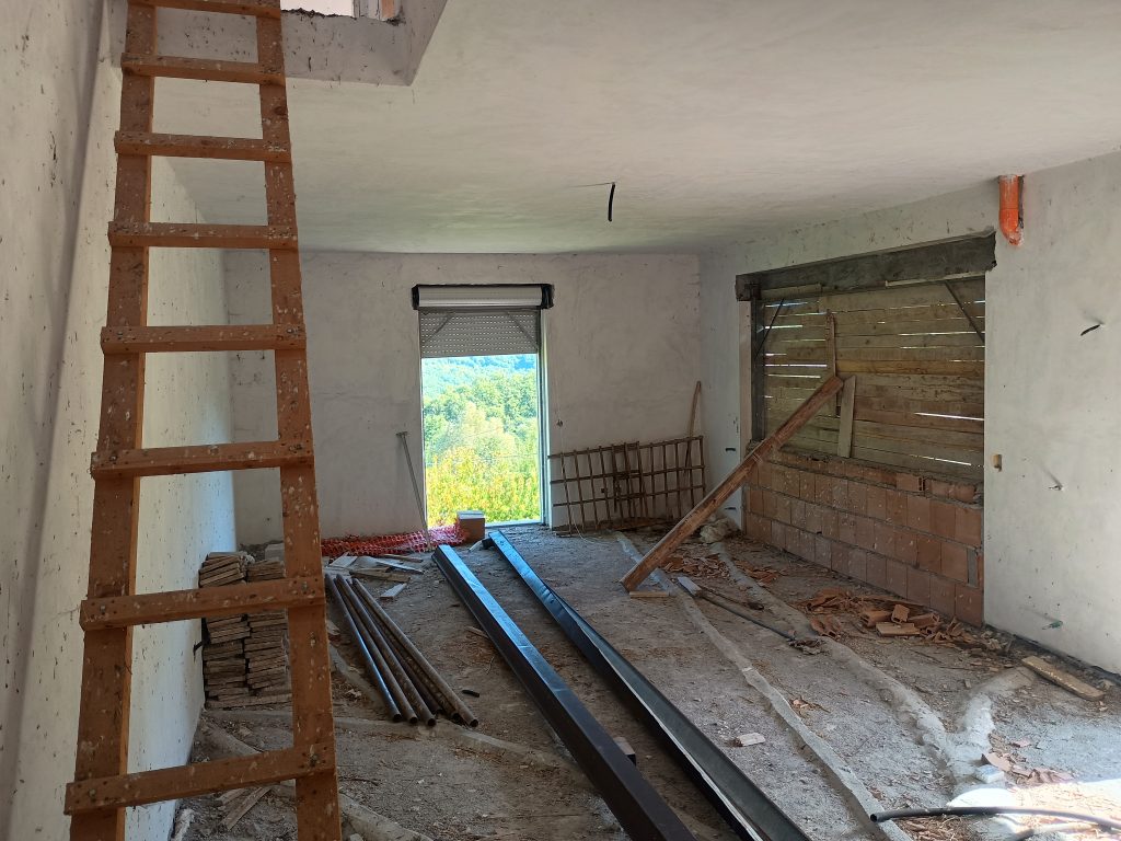 Villa with land and panoramic view (c.da Cerri, 29)