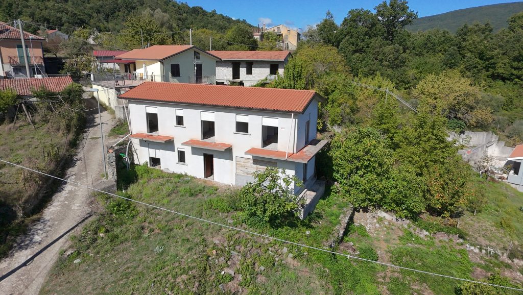 Villa with land and panoramic view (c.da Cerri, 29)